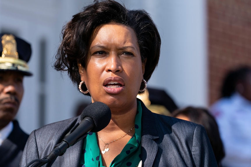 Washington DC mayor Muriel Bowser speaks into a microphone at an outside press conference.