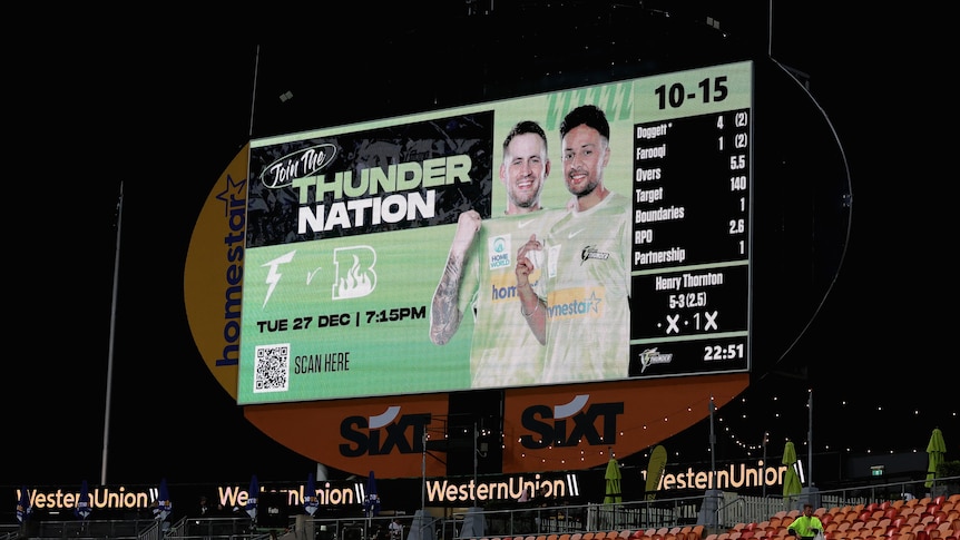 A big screen scoreboard shows the Sydney Thunder all out for 15 runs