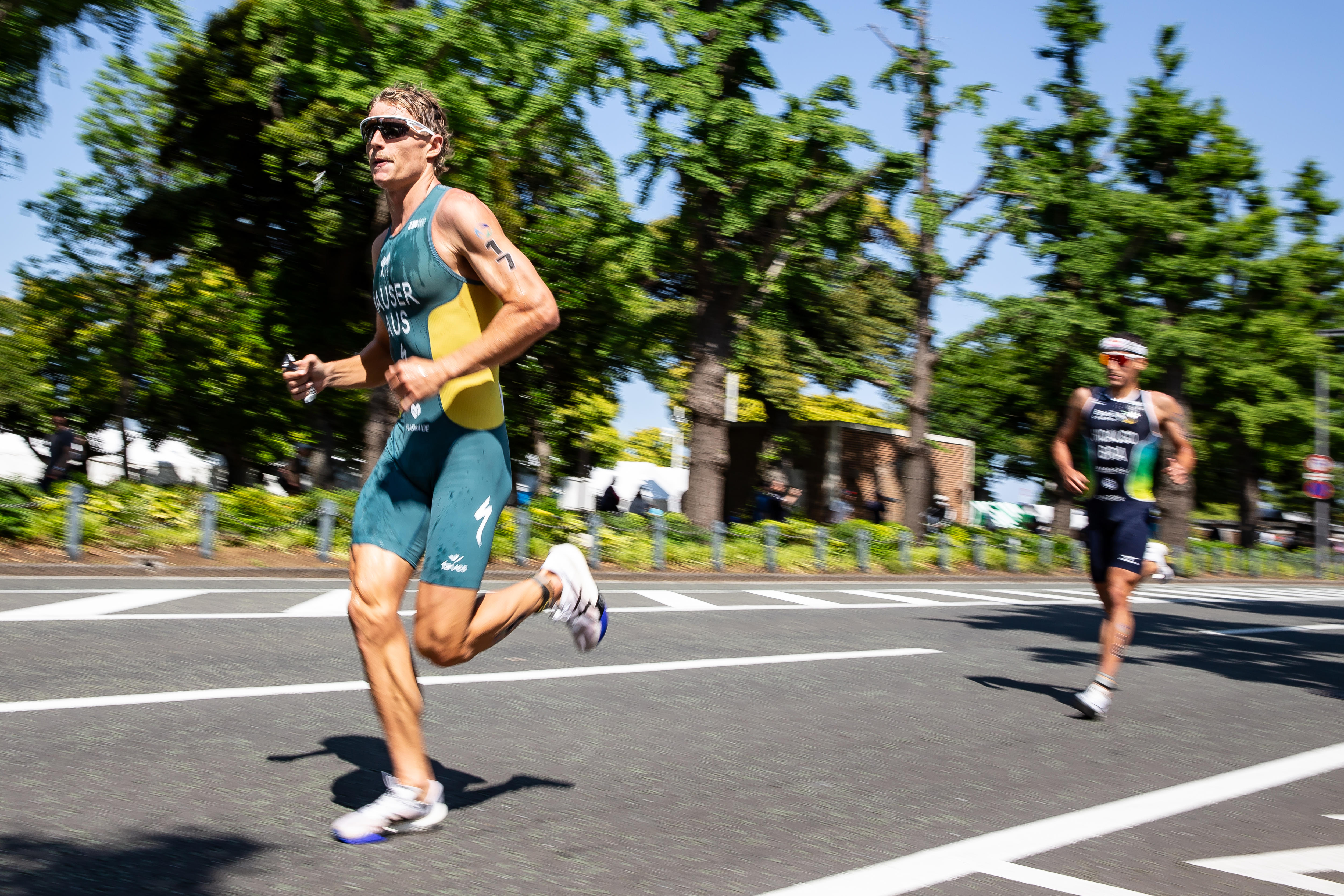 Matt Hauser runs away from Miguel Hidalgo