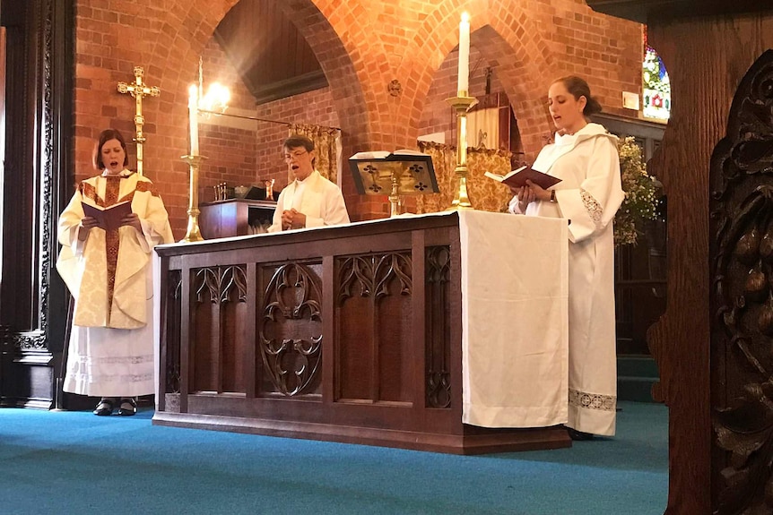 Reverend Gillian Moses (L) and her daughter the Reverend Rosemary Gardiner (R)