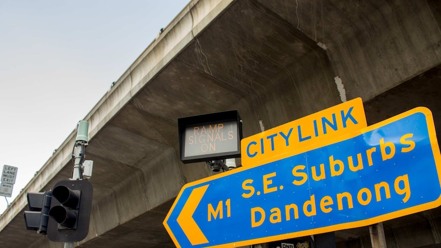 A roadsign reading "CityLink, M1, S.E. Suburbs, Dandenong"