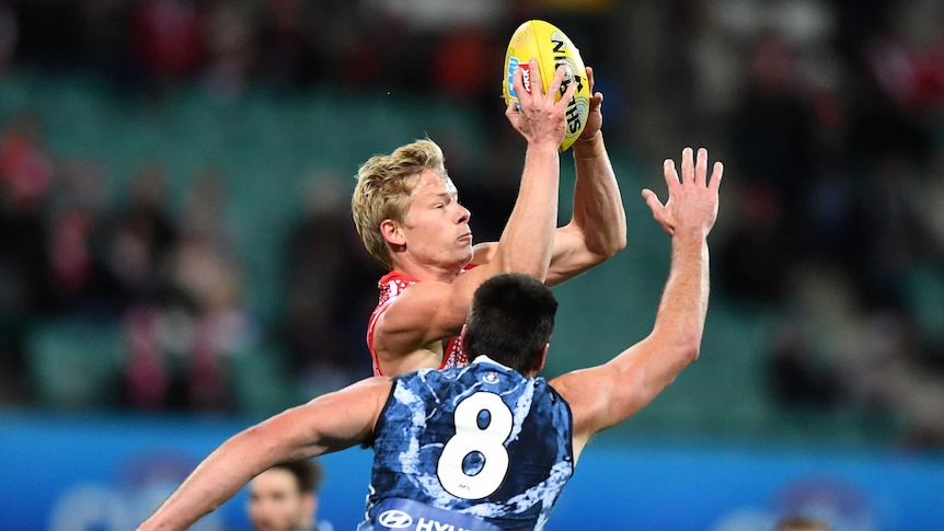 Isaac Heeney catches the ball against Carlton