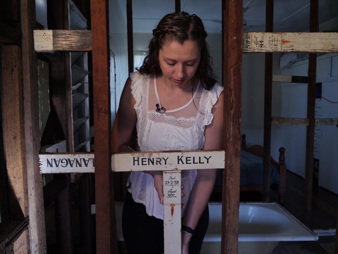 Woman finds makeshift graveyard in her bathroom wall - ABC News