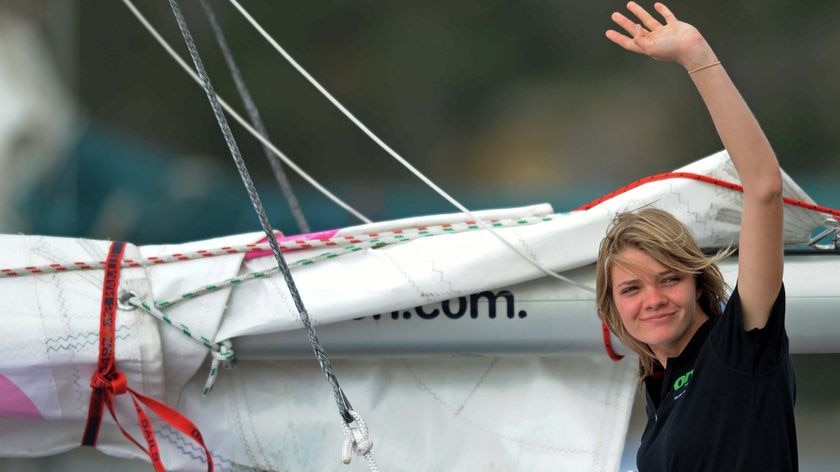 Jessica Watson sails from Sydney Harbour