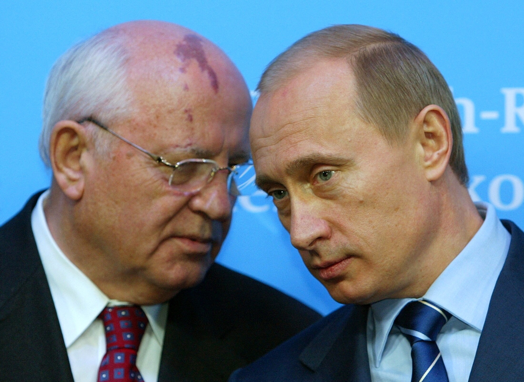 Russian President Vladimir Putin leans in to listen to Mr Gorbachev&nbsp;