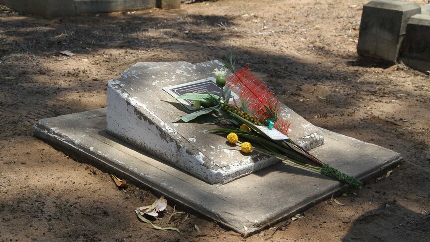 A single wreath is placed on the gravesite of a victim of the Saltern Creek bushfire