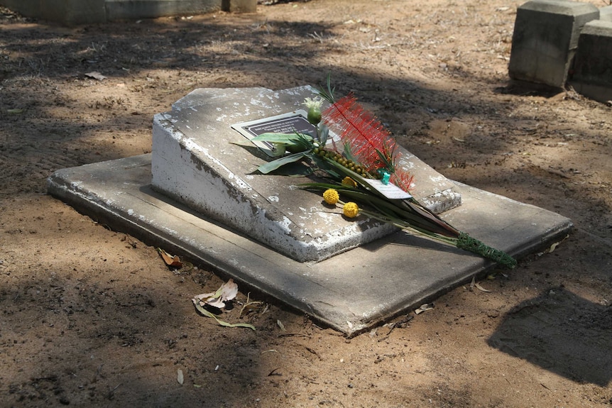 A single wreath is placed on the gravesite of a victim of the Saltern Creek bushfire