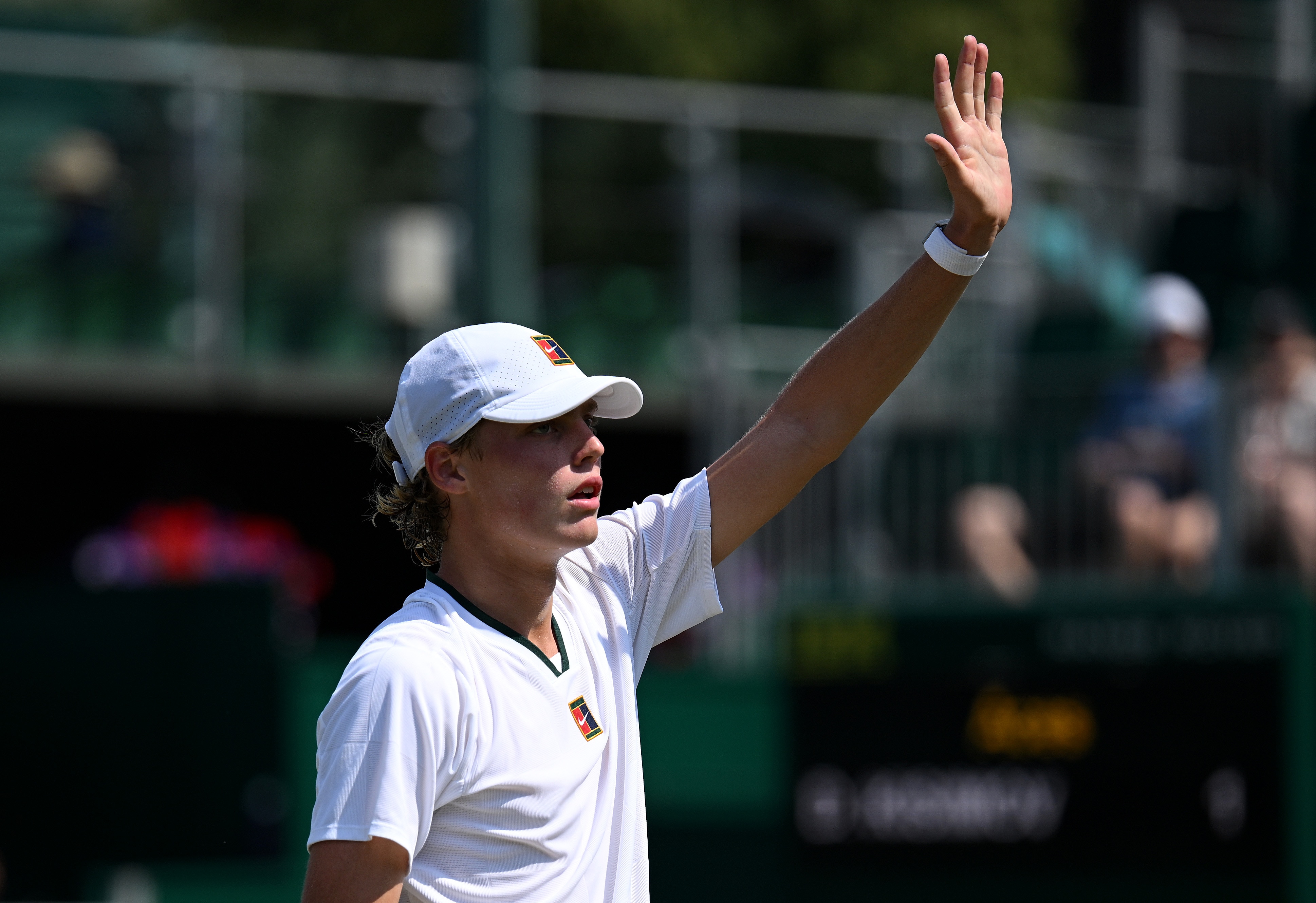 Hewitt qualifies for Wimbledon boys' final, first Aussie since de Minaur