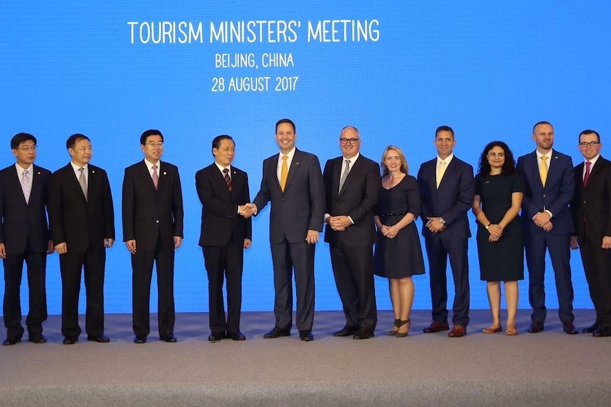 Australian ministers line up in a row with Chinese officials.