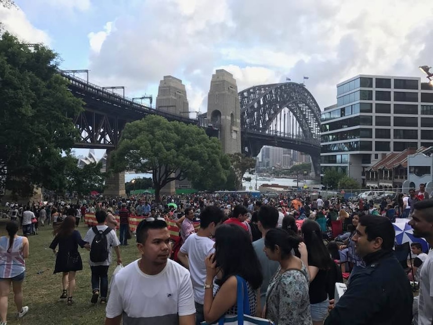 Crowds at Harbour Bridge