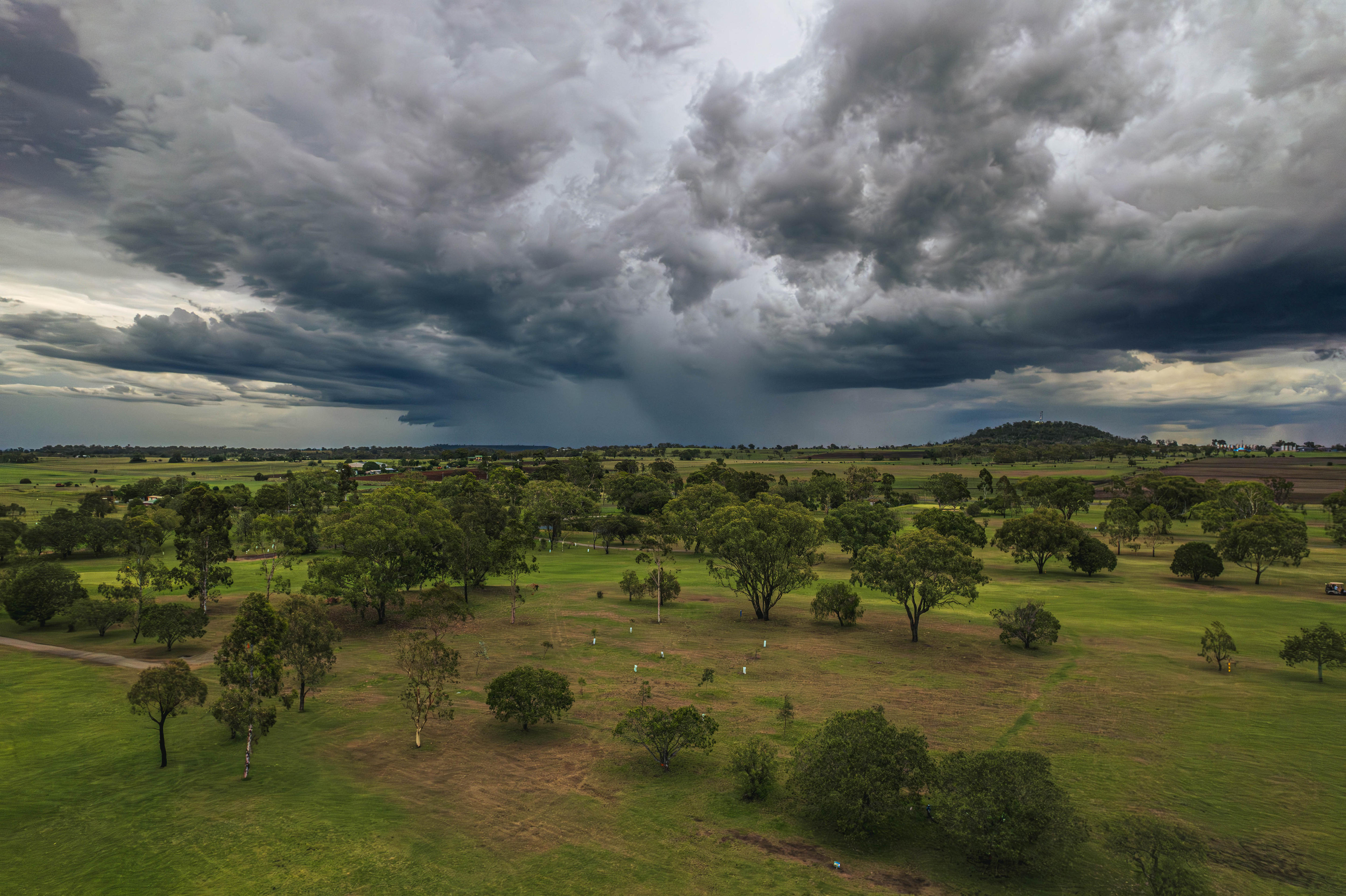 Nuvens de tempestade sobre Pittsworth, a oeste de Toowoomba, em Queensland.