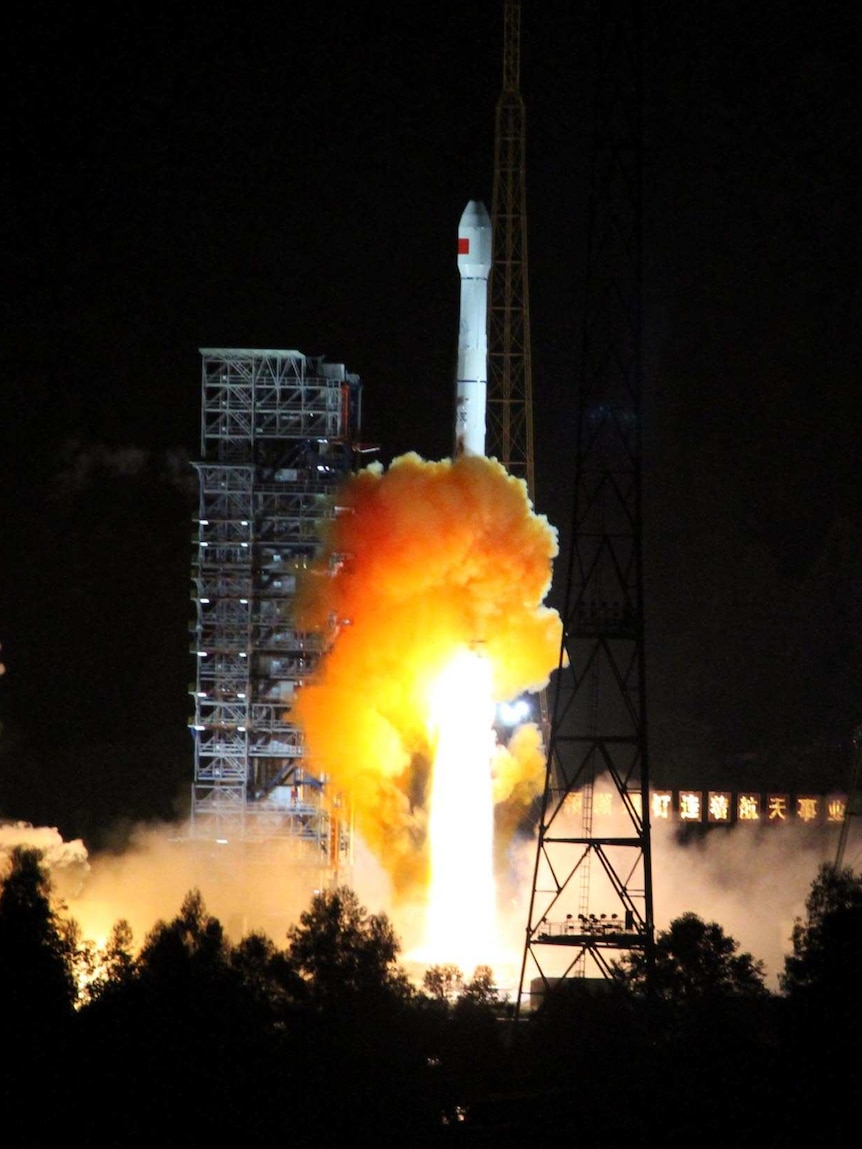Rocket carrying experimental spacecraft