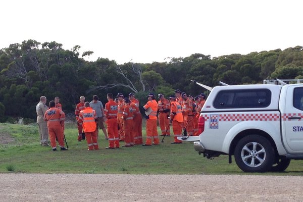 Police and SES crews gather to begin a search of the Coorong campsite