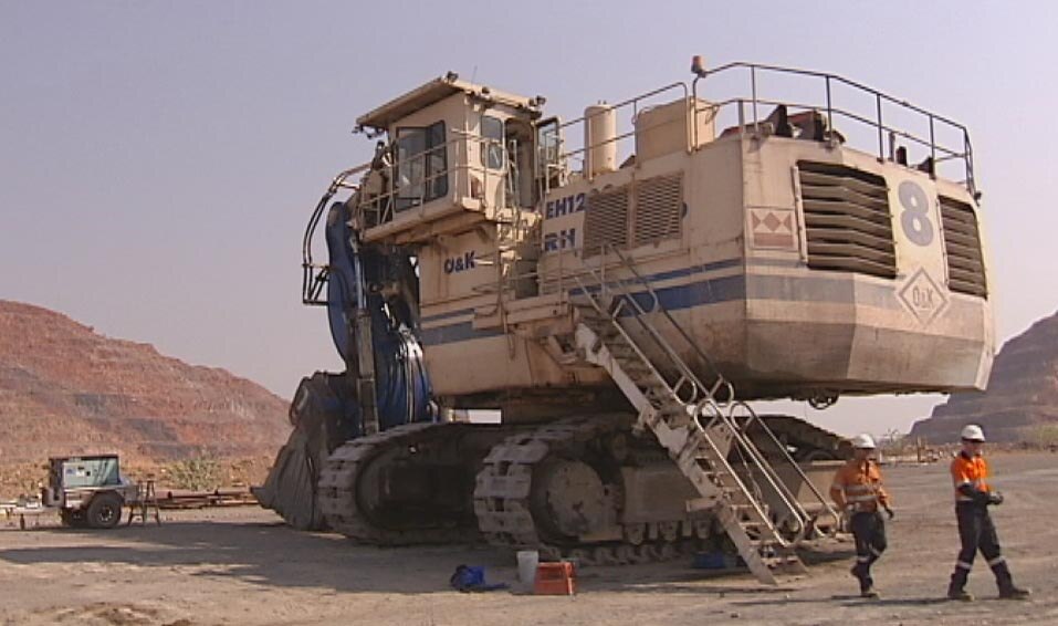 Fifo Laws Bill Introduced To Ban 100pc Fly In Fly Out Workforces In Qld Abc News