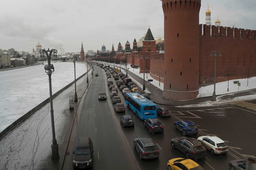 A line of sprawling traffic next to Russia's iconic buildings