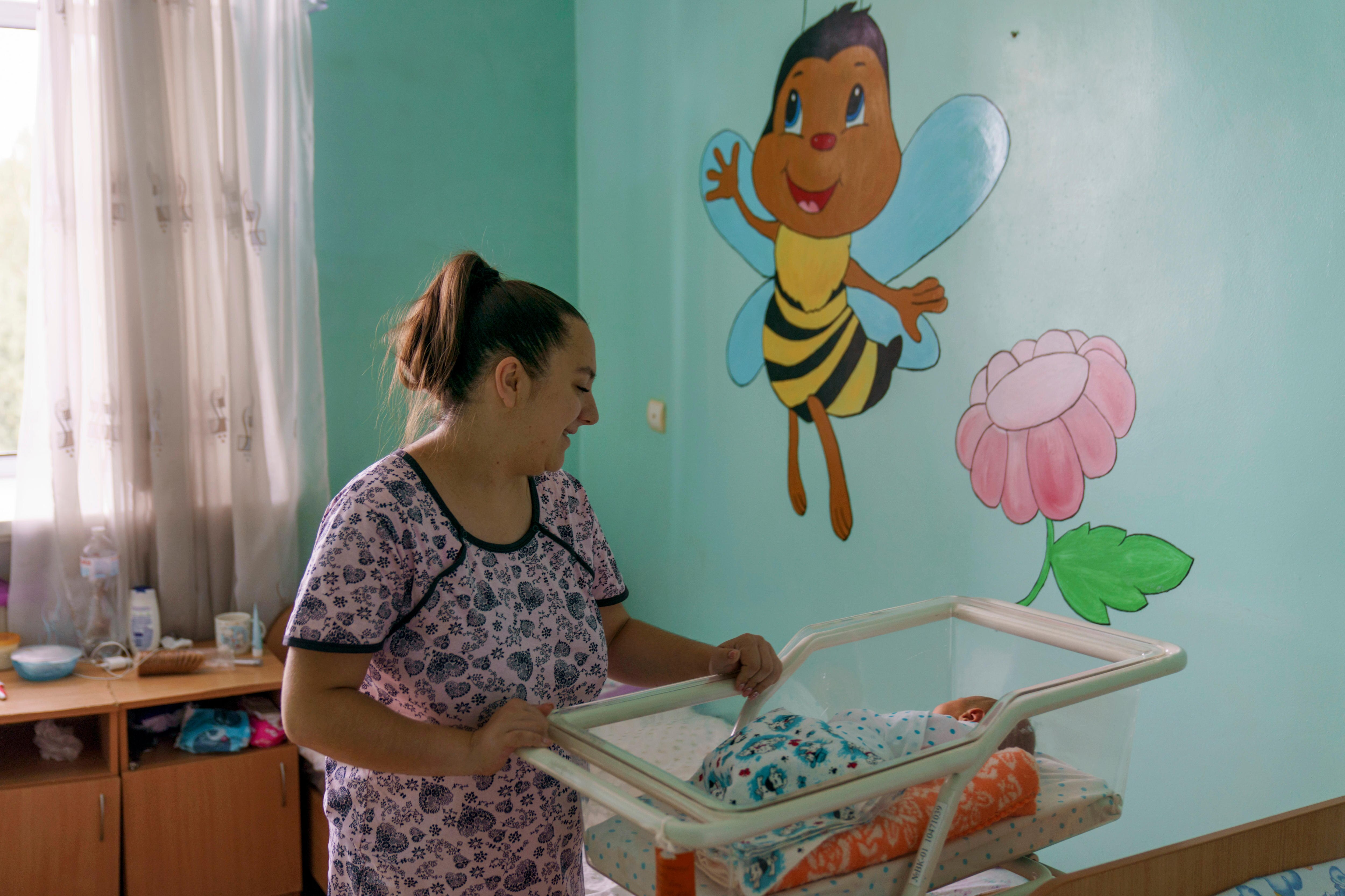 The Fight To Save Premature Babies On Ukraine's Front Line - ABC News