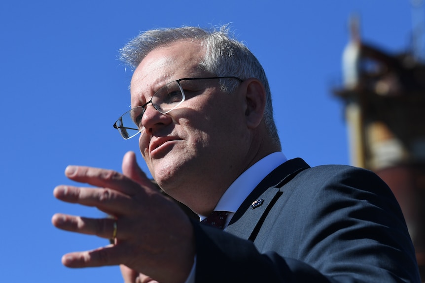 Close up of Scott Morrison talking and raising his hand.