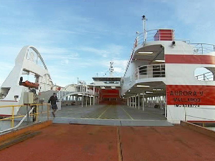 Aurora V vehicular ferry