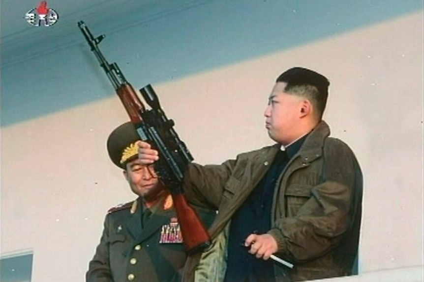 An image of Kim Jong-un holding a rifle.