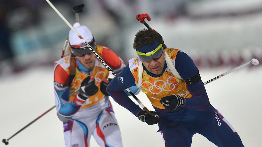 Ole Einar Bjoerndalen helps Noway win gold in biathlon