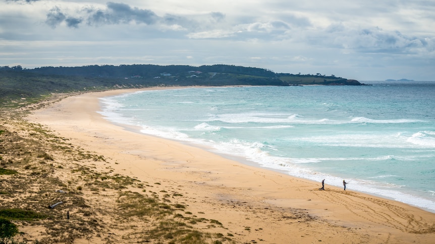 A wide shot of a beach.