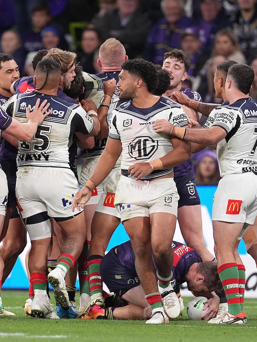 'Ends a dumb night on a dumb note': Another woeful South Sydney loss summed up by full-time 'brain explosion'