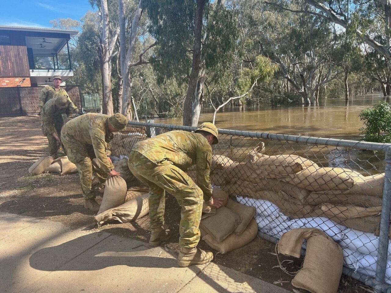 bantuan militer di Echuca