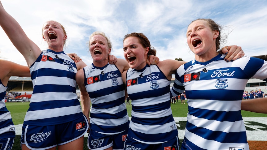 The Cats sing the team song during the 2023 AFLW Second Semi Final 