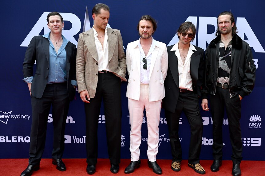 Jet, a band with five men, on the red carpet. 