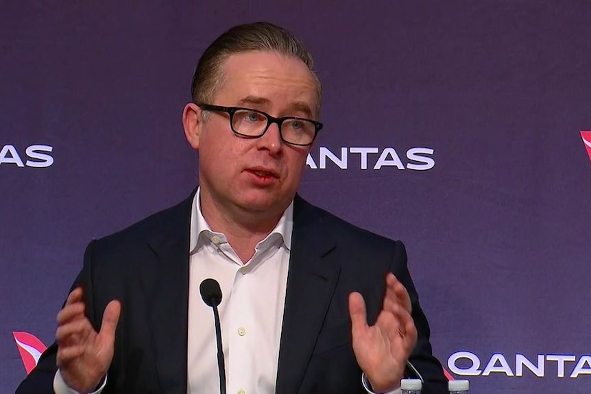 Qantas CEO urges state governments to open their borders