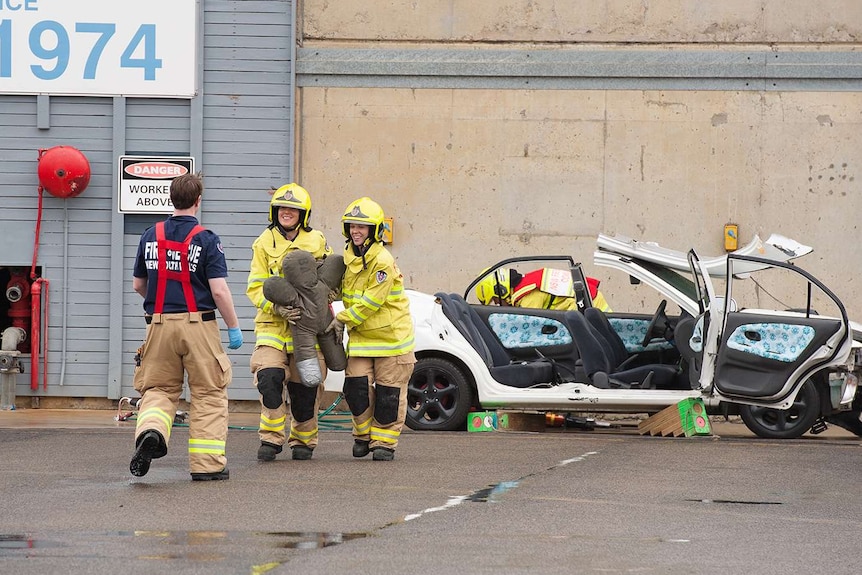 New firefighters rescue a dummy from a car wreckage