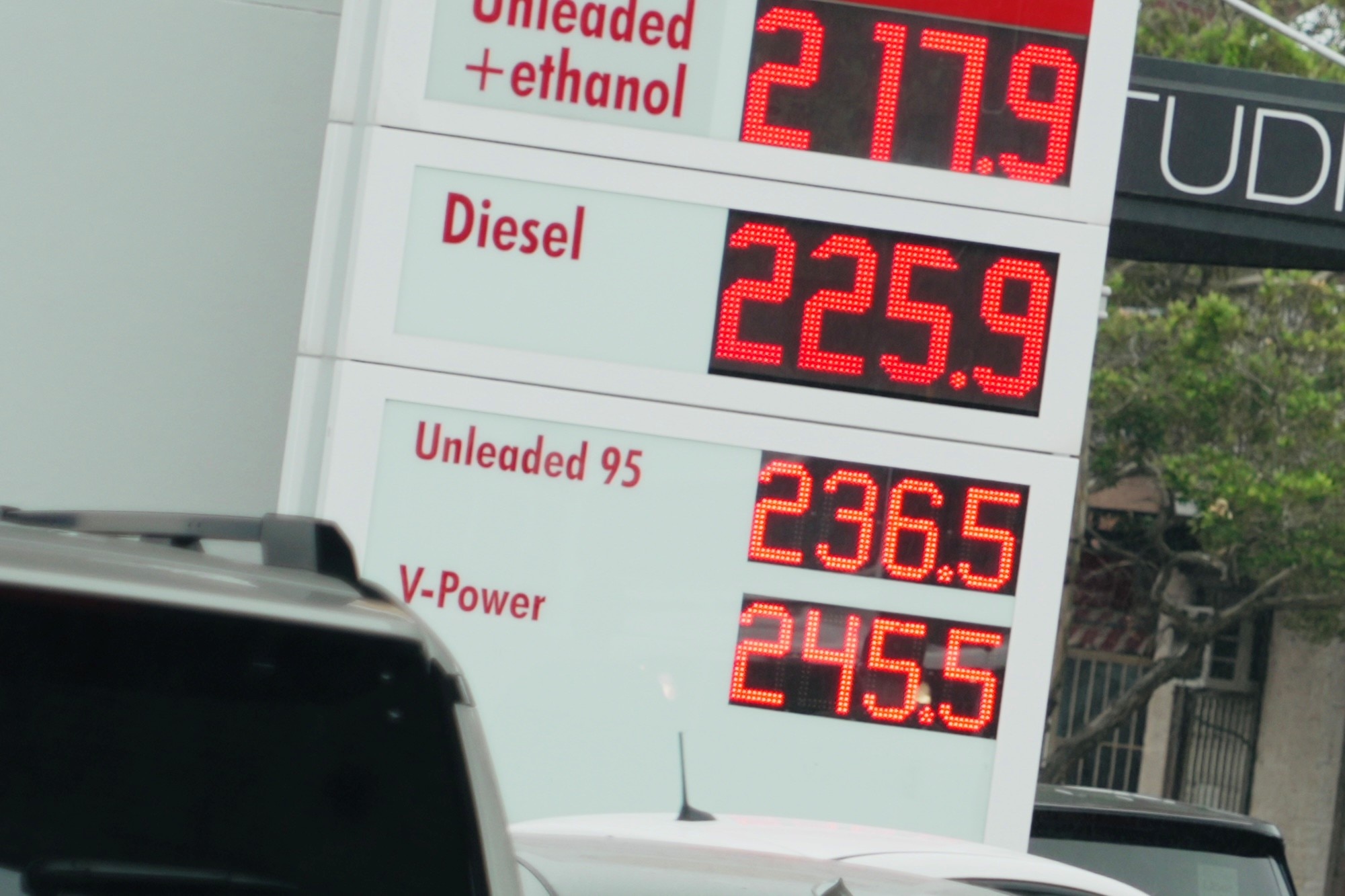 NAB warns rising petrol prices could drive inflation above 5 per cent