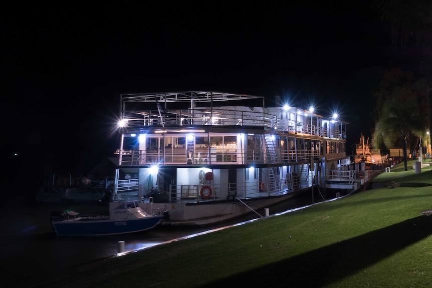 Murray River Queen docked
