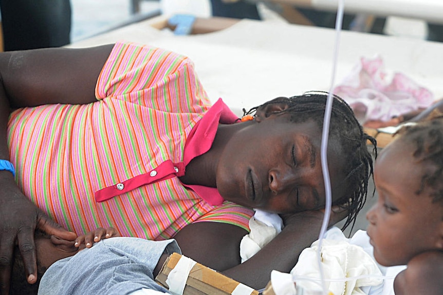 Cholera victims receive treatment
