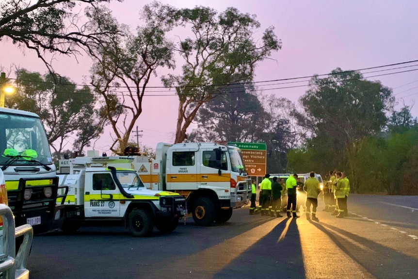 Fire crews preparing at Tharwa south of Canberra