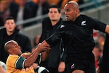 George Gregan hangs off Jonah Lomu in 2000