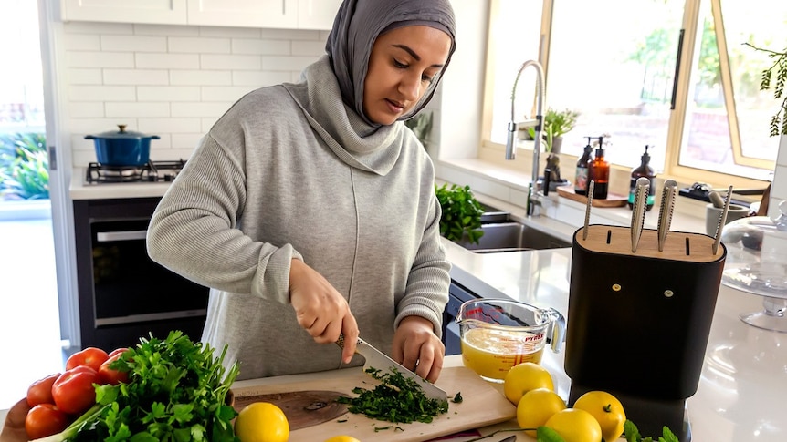 Lina Jebeile chops parsley with a knife, for a story about alternatives to food processors.