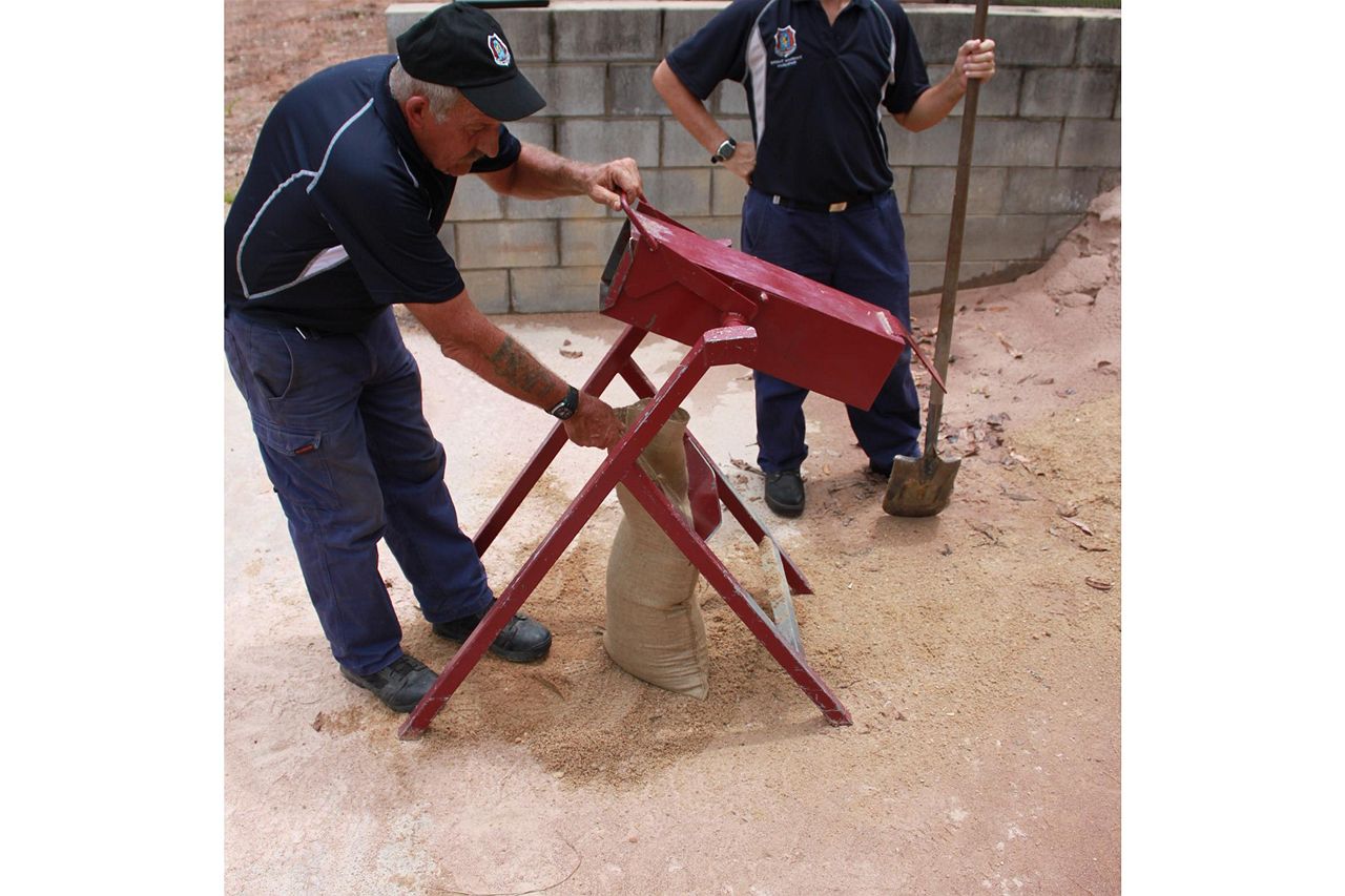 Inventors claim their machine makes sandbags more reliable - ABC News
