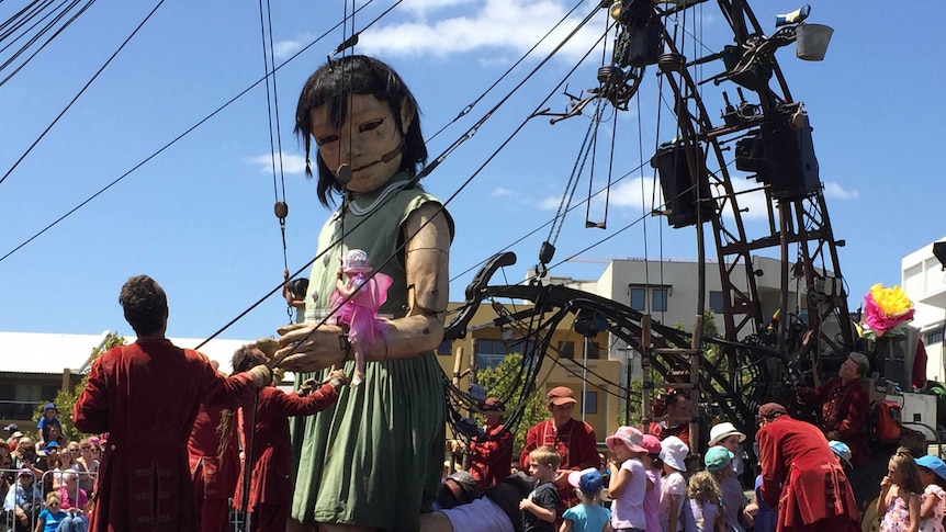 Little girl giant kneels before the Perth crowds