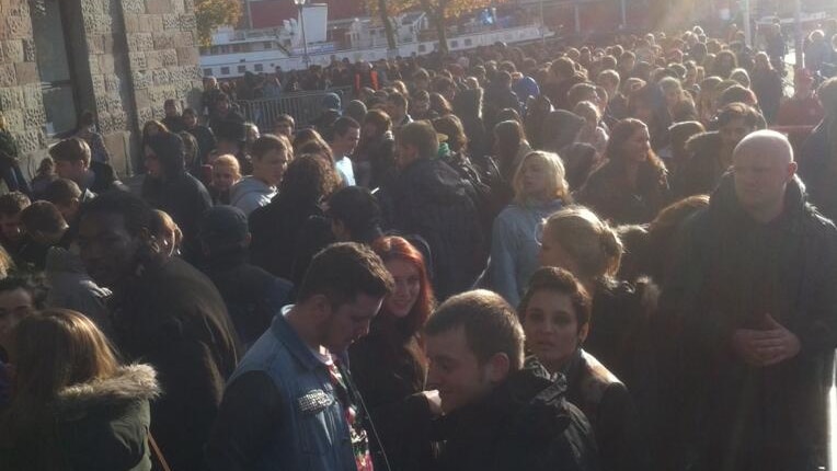 Thousands queue for Star Wars audition