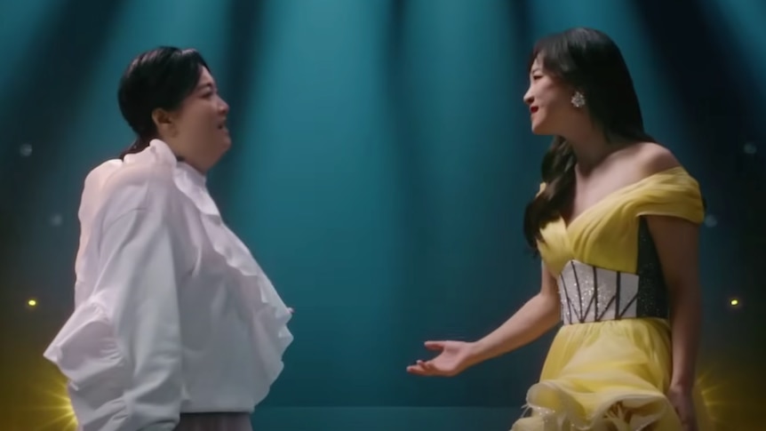 中国影星贾玲为新片《雷霆万钧》减重50公斤，引起网络轰动。