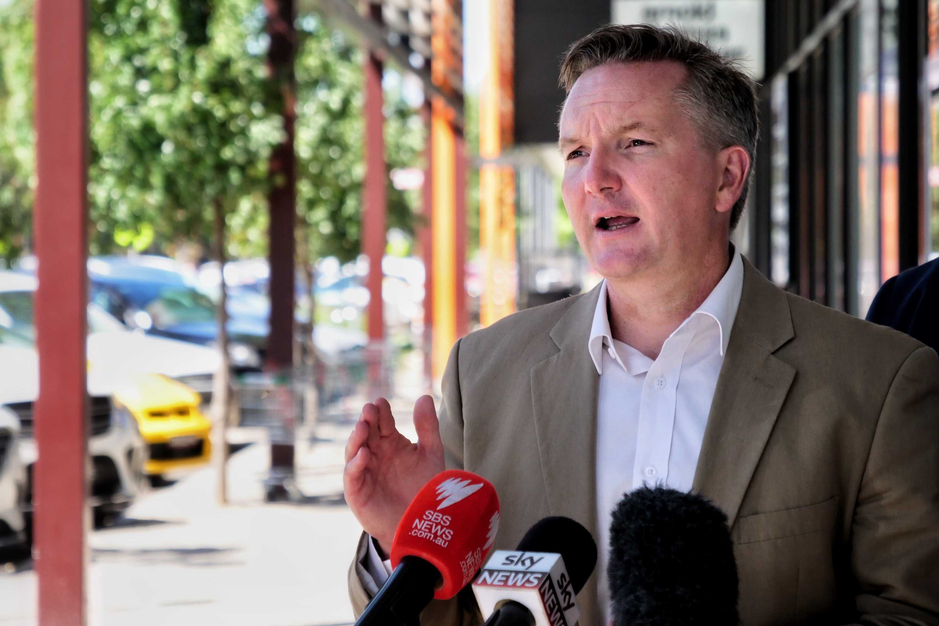 Shorten promises free cancer scans, low-income tax cuts - ABC listen