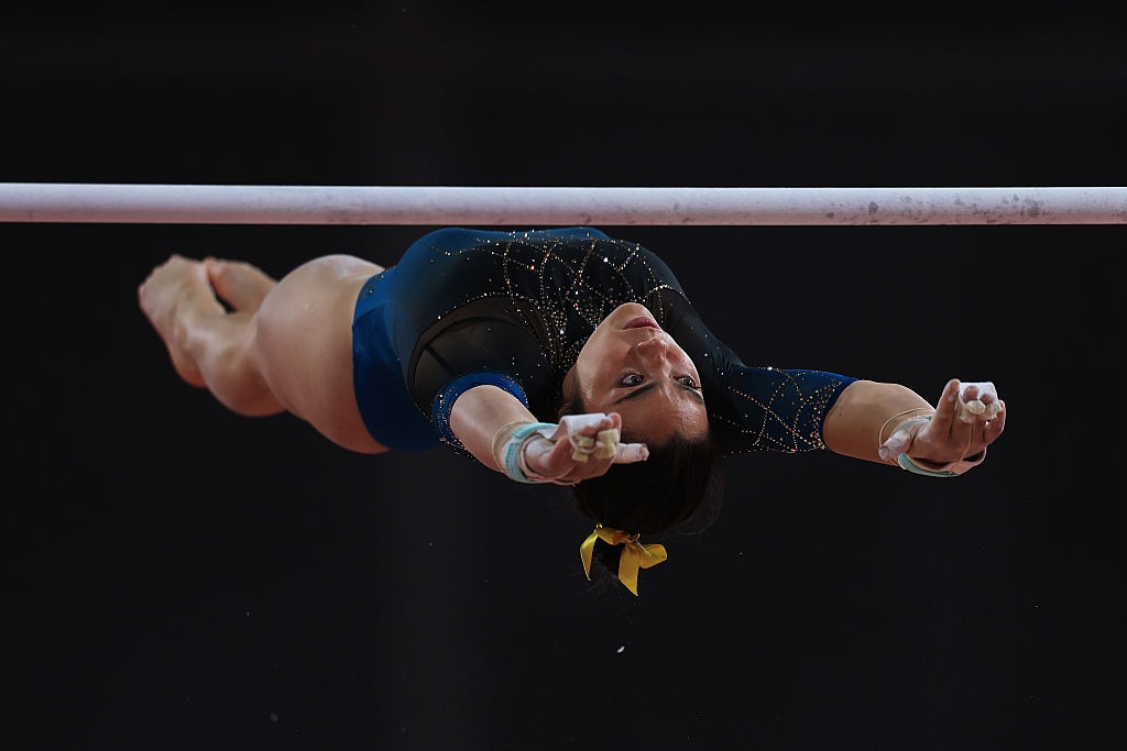 Georgia Godwin competes on the bars at the 2026 Commonwealth Games