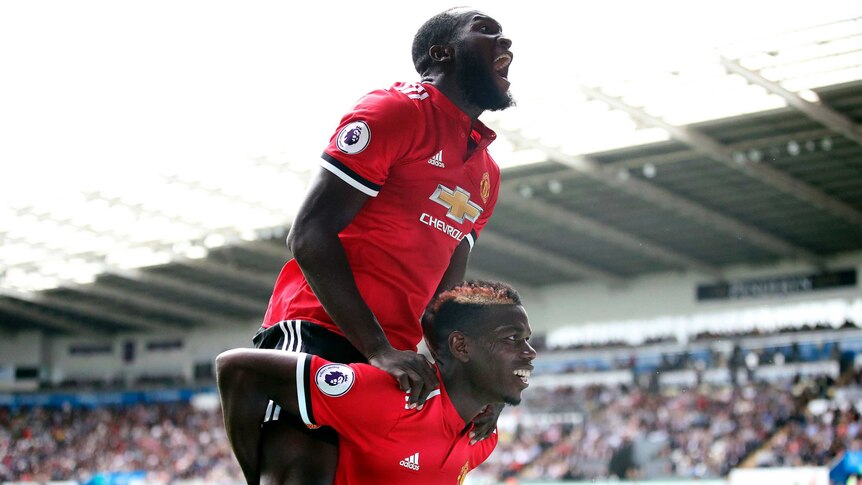 Manchester United's Romelu Lukaku celebrates with Paul Pogba