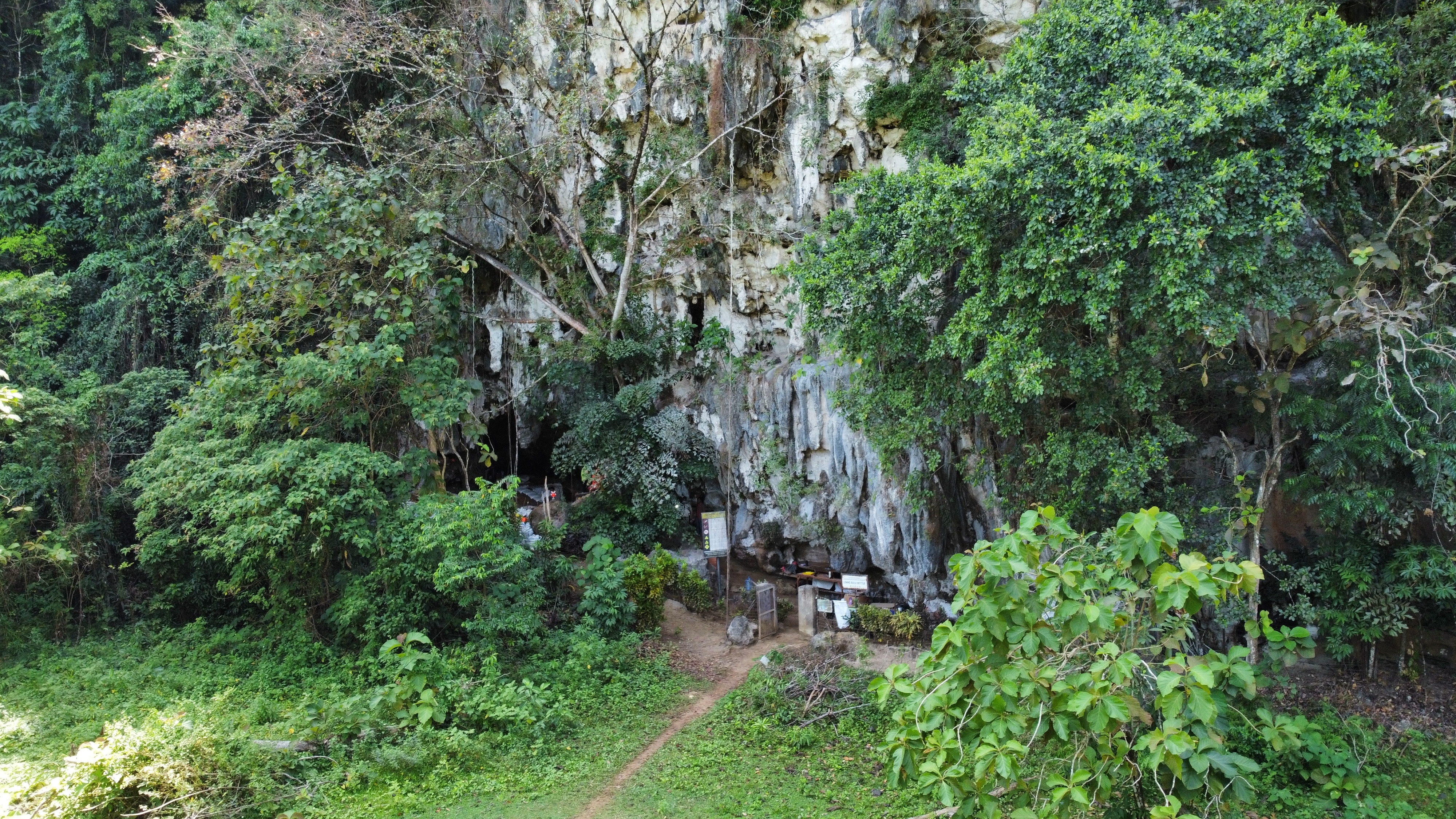 The cave where two human species may have met