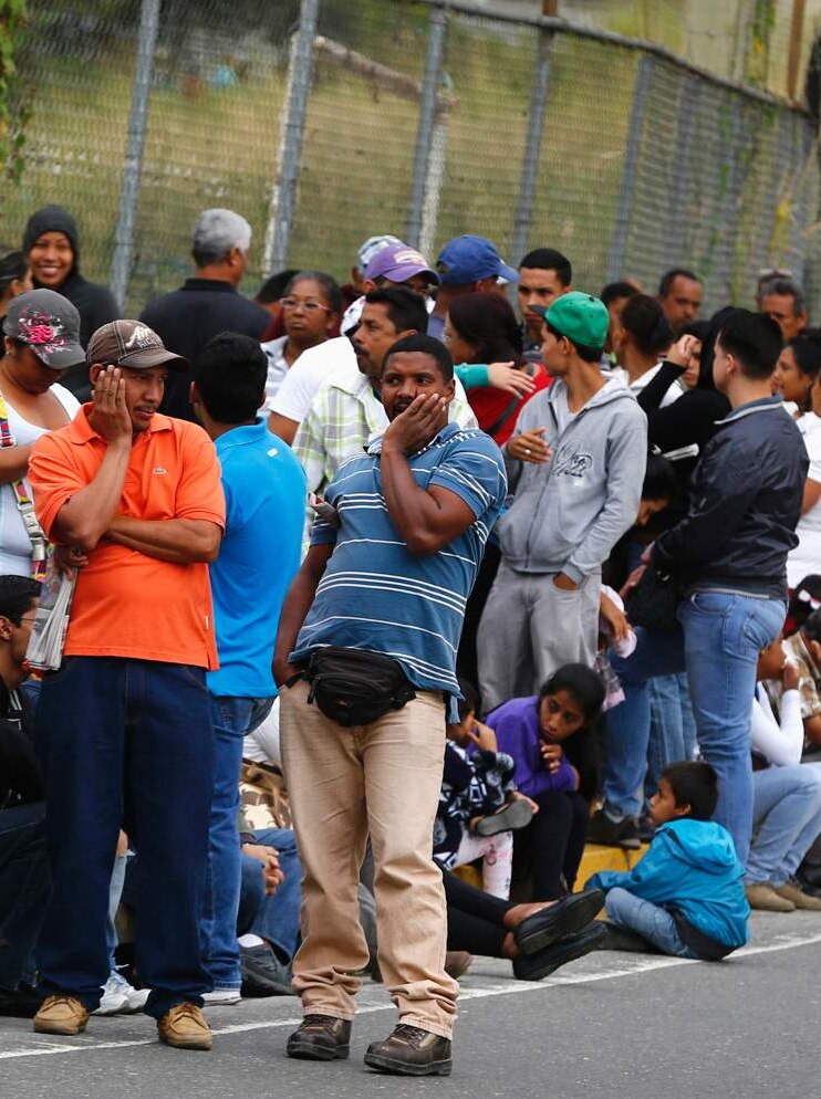 Queue at supermarket in Caracas