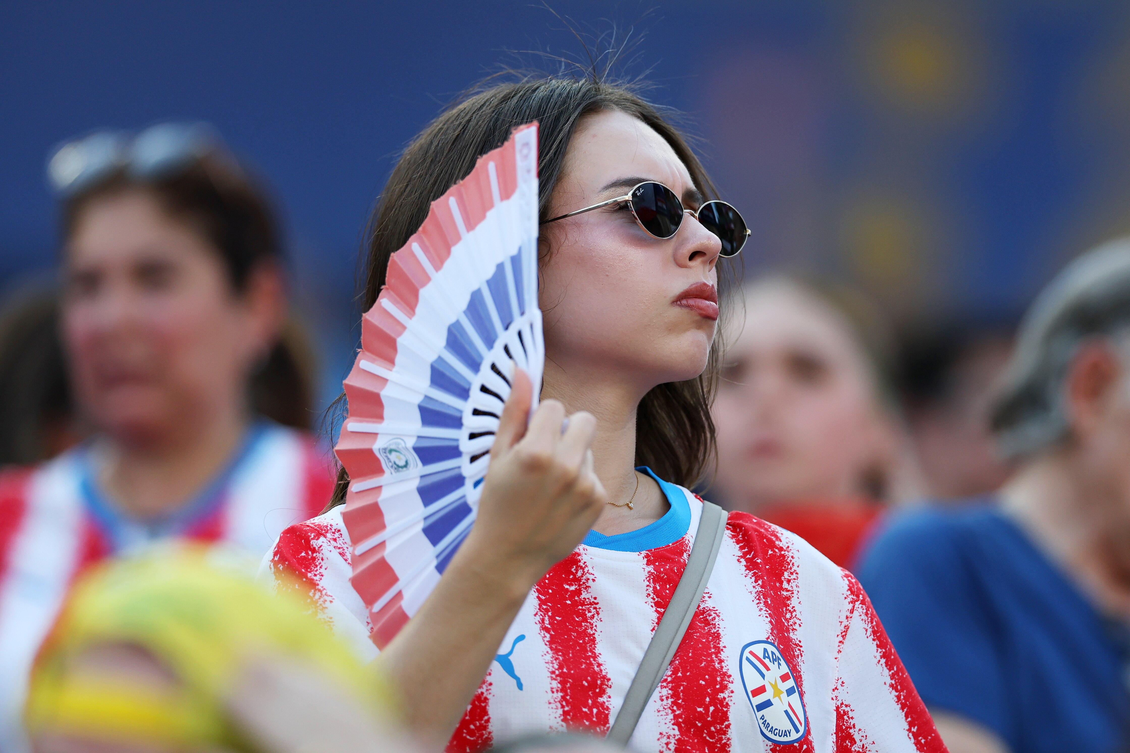A Paraguay supporter fans herself