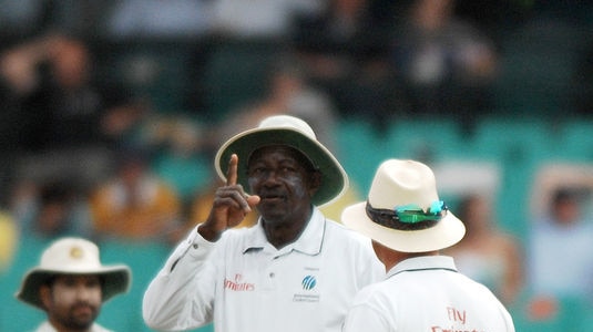 Umpire Steve Bucknor gesturing to Mark Benson during second Test