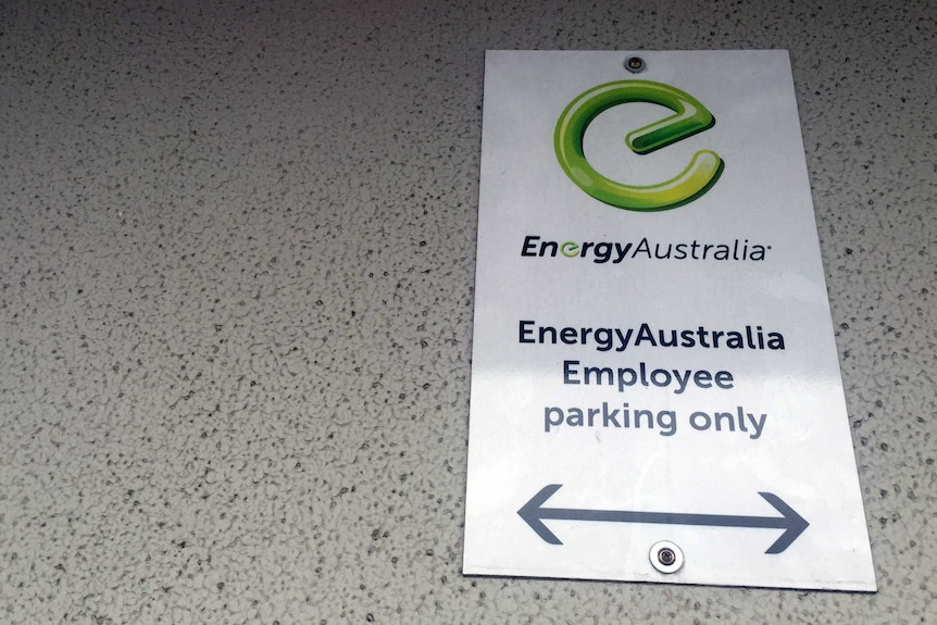 Electricity company, EnergyAustralia will close its Mill Park centre next year.