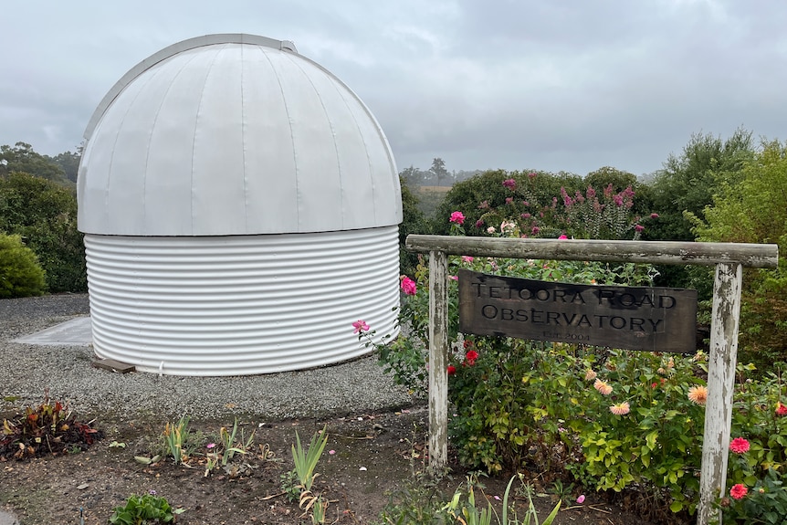 a white dome-like building with a sign that says 'Tetoora Road Observatory'
